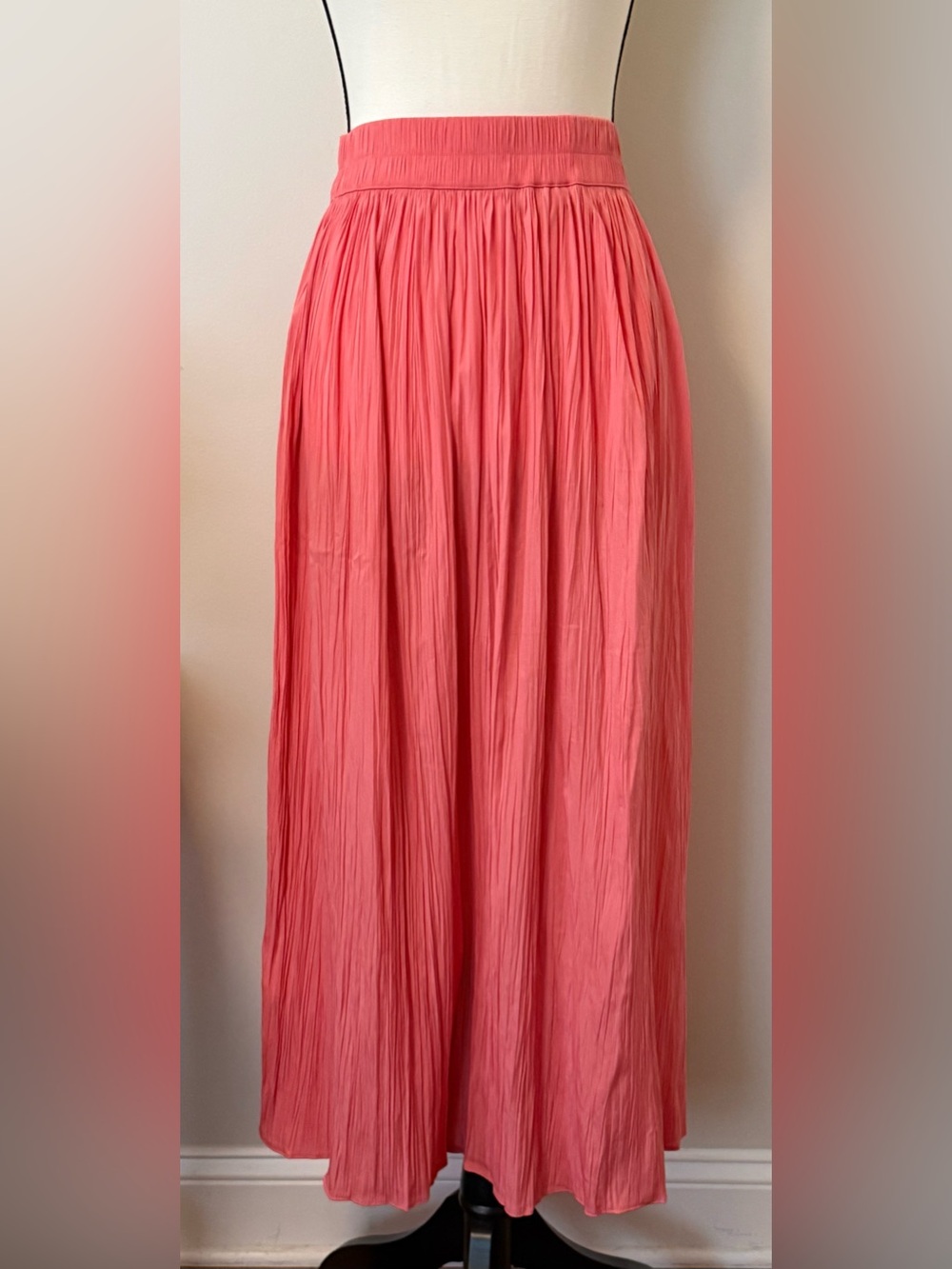 Chico's Coral Pleated Midi Skirt with Elastic Waist. Cute pockets.